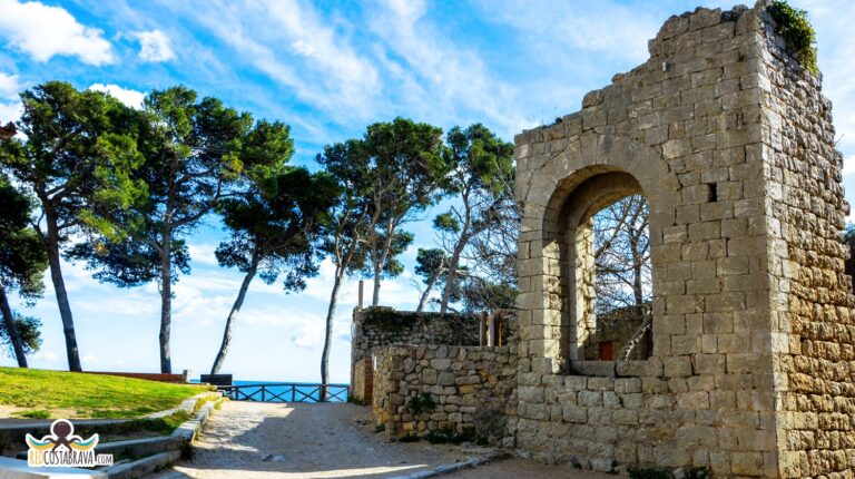 El Cementerio Marino de l’Escala, una joya del neoclásico