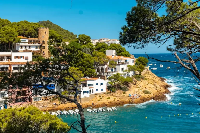 casas frente el mar en la Costa Brava
